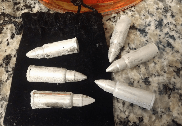 这个新上架的礼品类产品,看起来酷似子弹头,其实内有乾坤,子弹头原来