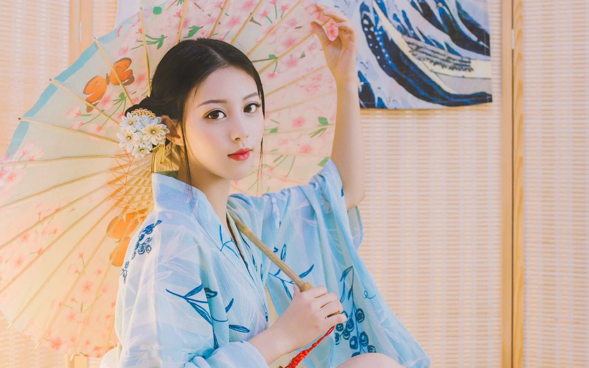 媳妇把手举起来,五指分开,问我:这啥?我说:五.