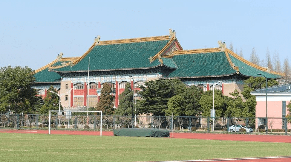上海体育职业学院成立的时间比较早,最开始的时候就是专门训练运动员