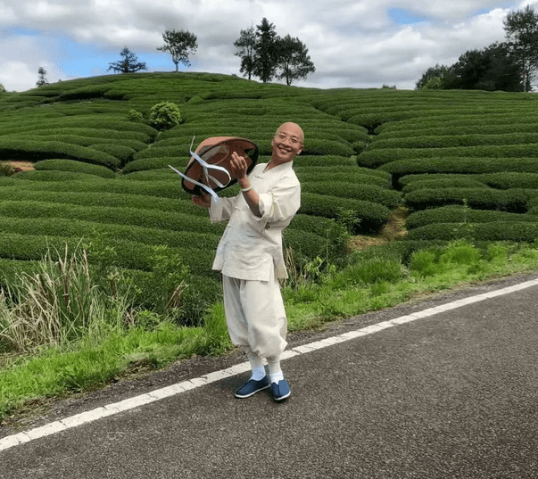 妙一法师自幼爱扮唐僧16岁出家读10年佛学院研究生学历