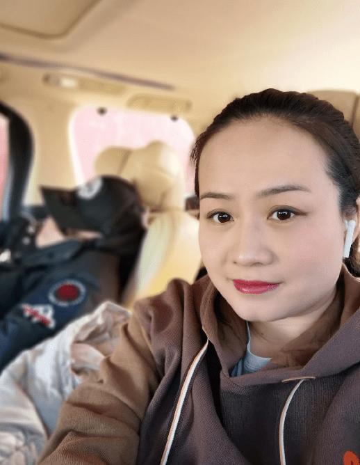 原创岳云鹏为逃避健身,躲厕所在马桶上睡着,惨遭老婆偷拍小短腿抢镜