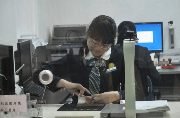 2021年农业银行存款利息上调,年利息让人眼红,想存钱的抓紧了!
