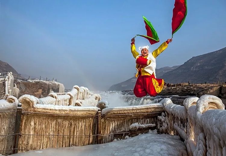 壶口瀑布，中国第二大瀑布，罕见焦糖冰瀑