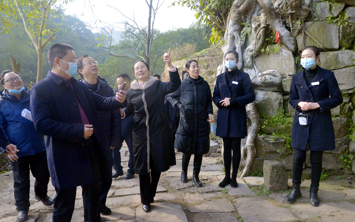 此外,綦江旅游度假区管委会还利用媒体平台及时发布出行提示,提醒相关