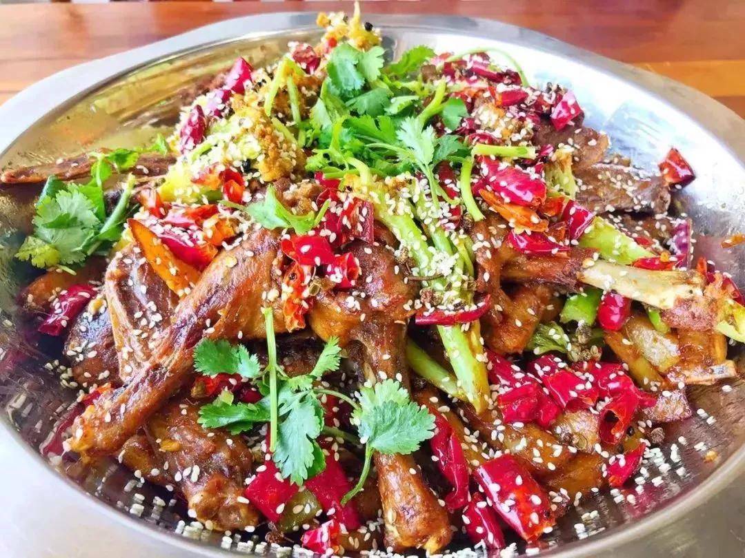 筠连这家店的美食太齐全了!烤鱼,火锅,干锅,烧烤,卤味通通都有!