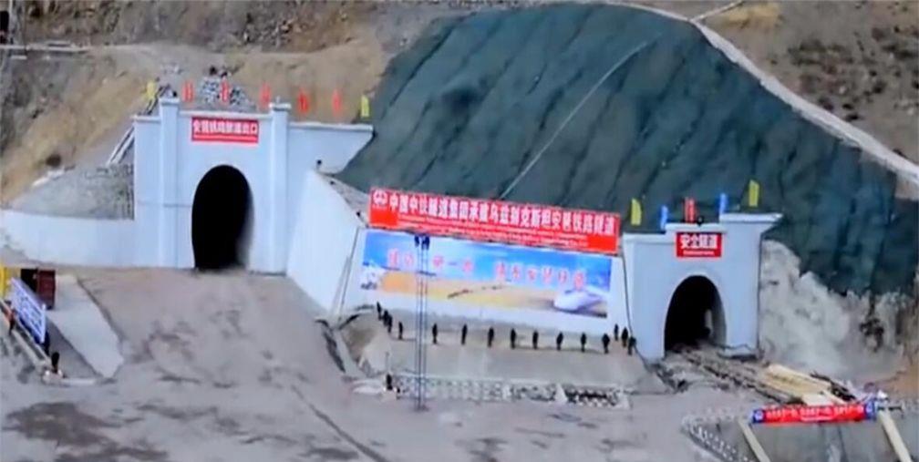 全球最难挖的隧道：这个国家干了50年不通，中国三年完工！
