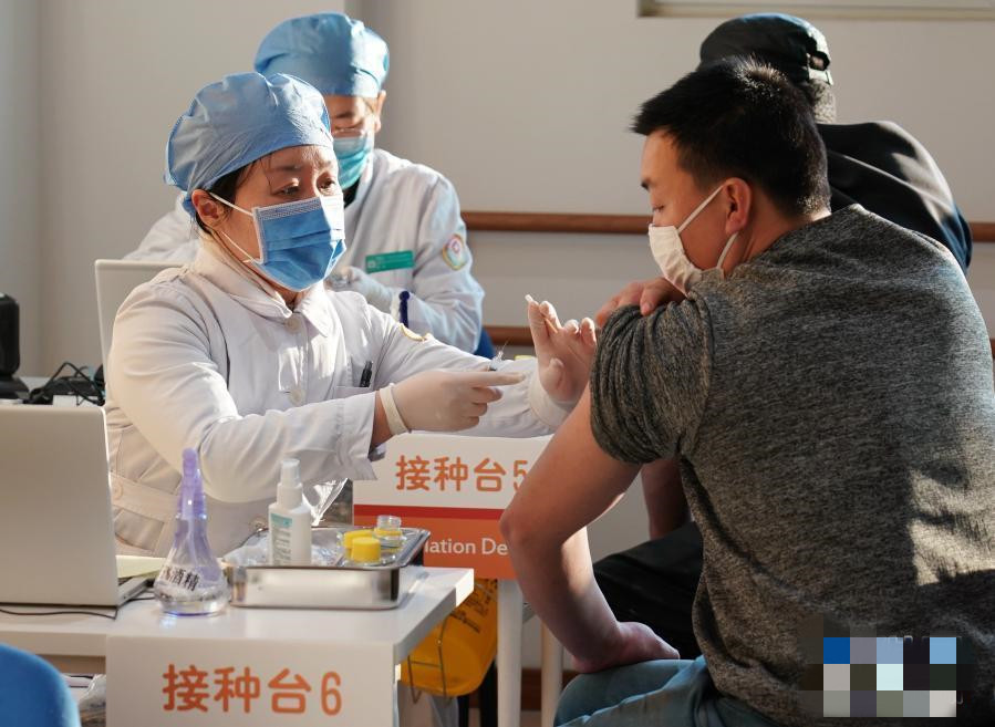 中国疫情防控的责任与担当全民免费接种新冠疫苗