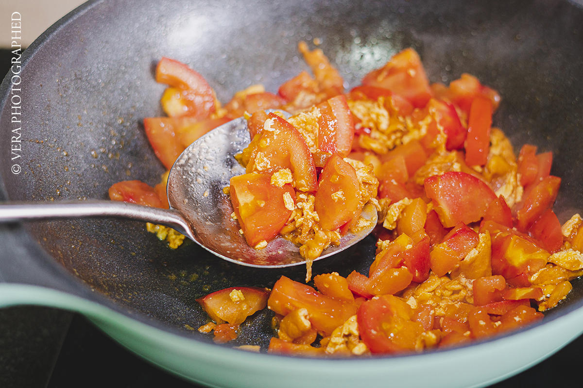 分手吧,你竟然拿铁铲在我新买的不粘锅里炒菜?