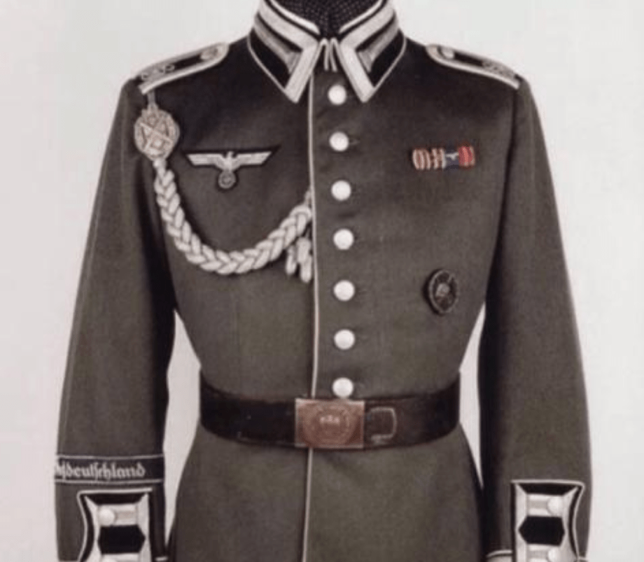 同样是法西斯国家,当时日本的盟友德国拥有二战中最帅的军装,这一点