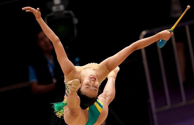 曾是我国体操女神却因教练缺席而无缘决赛今肤白貌美成女神