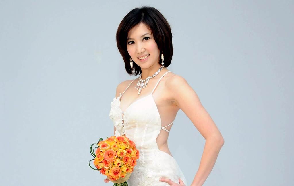 廖家仪甩家暴父嫁进豪门 喜当贵妇12年亲曝捧金碗秘诀-搜狐大视野-搜