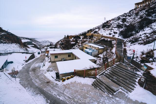 全疆唯一一个五星级温泉就在独山子可以边看雪边泡温泉