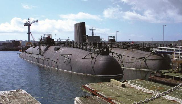 原创大洋下的征服者皇家海军征服者号核潜艇传奇