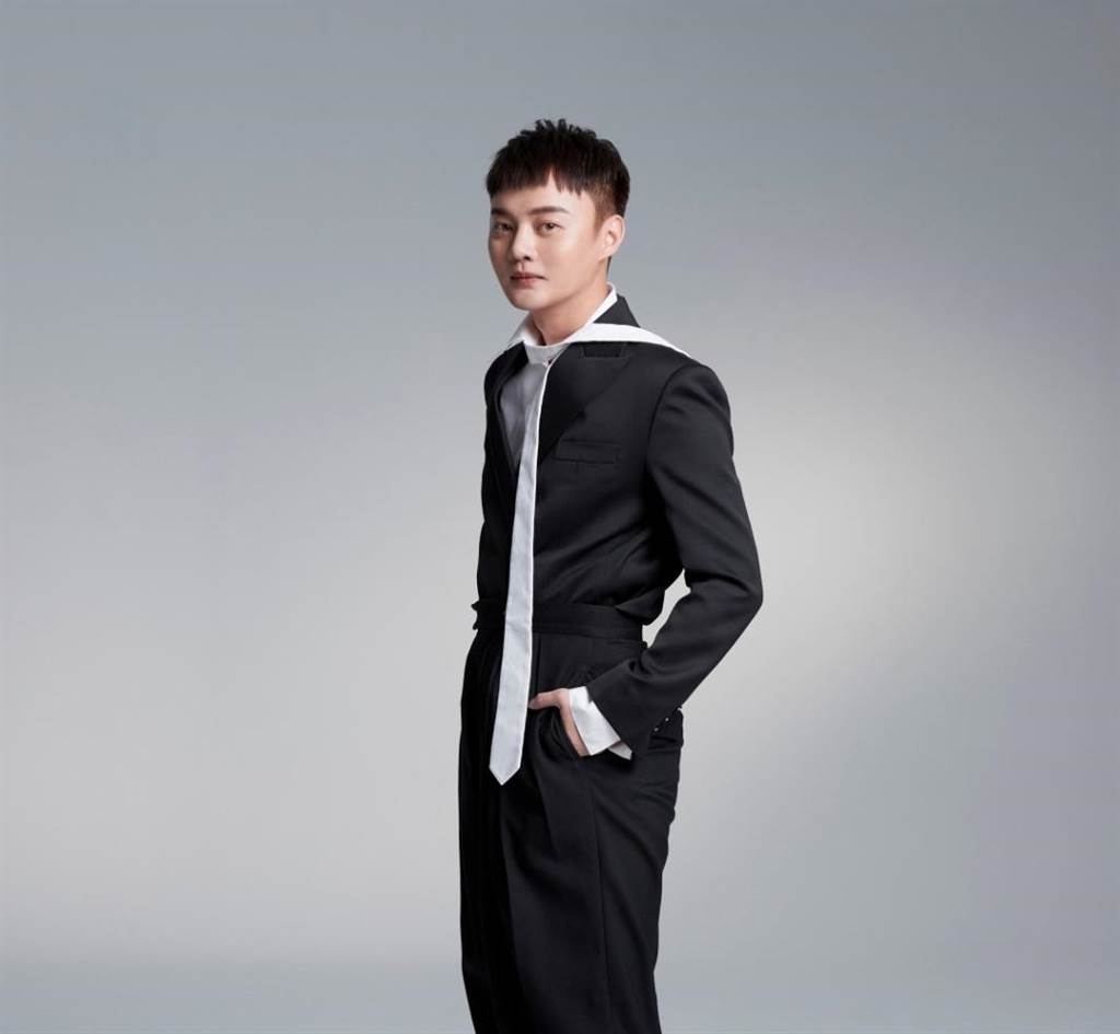 江蕙封麦5年惊喜献声 提携后辈许富凯收礼超感动