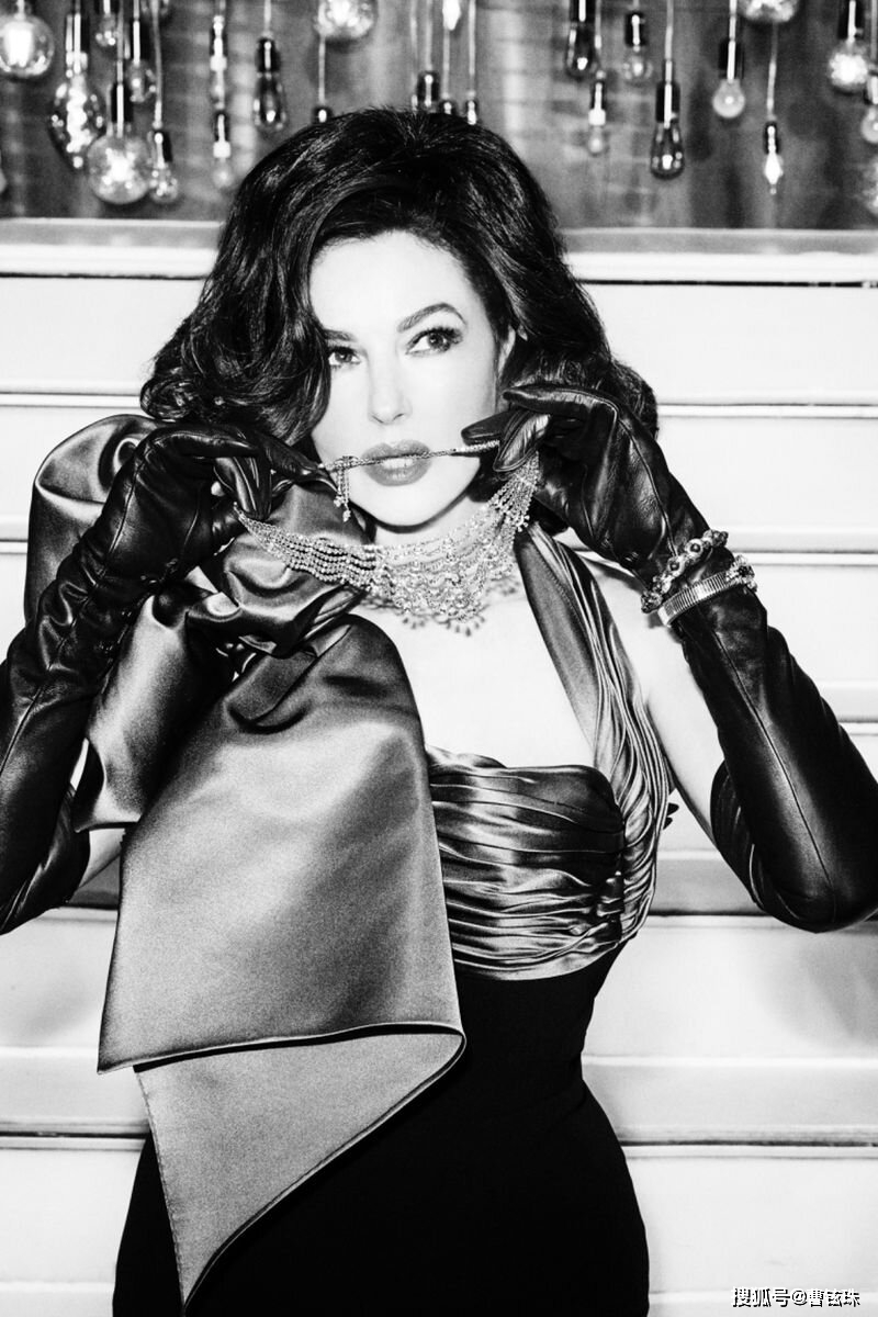 凭借电影《西西里的美丽传说》闻名于世的意大利影星莫妮卡·贝鲁奇