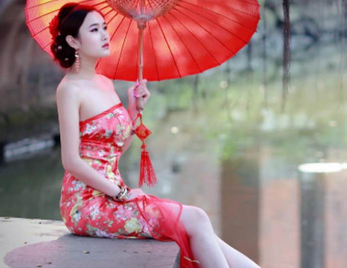为何越南美女喜欢穿这种衣服，难道不怕走光吗？学者：原因很简单
