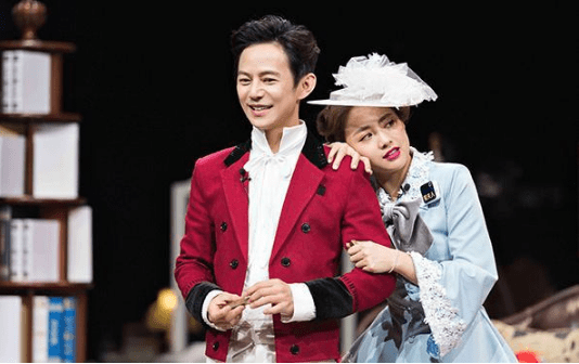 吴映洁被母亲当取款机,被公司逼迫整容,如今30岁被何炅宠成公主