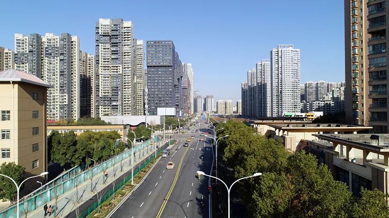 完工后的铁机路(团结大道-欢乐大道)