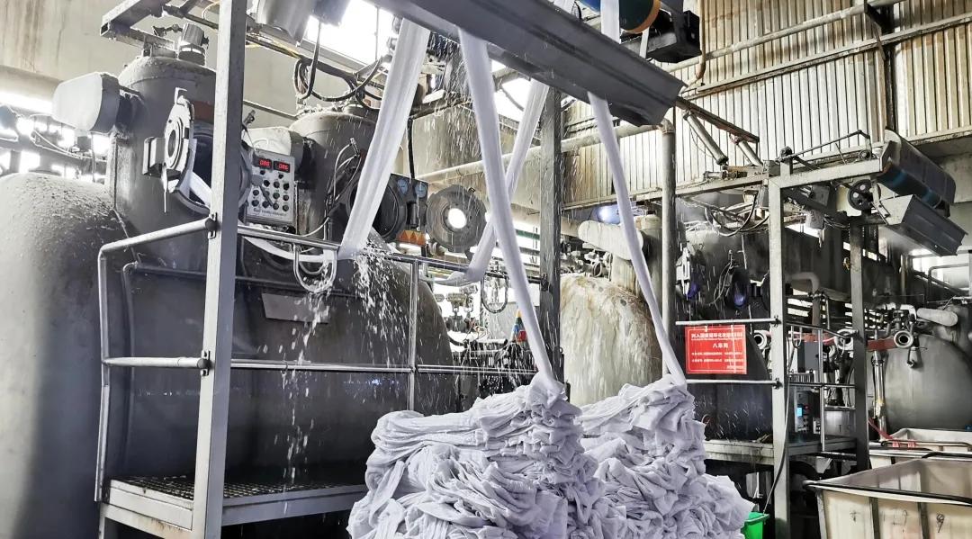 惊艳hm的皱度风格印花布绍兴华夏印染研发牛肚布印花面料拉平不显白