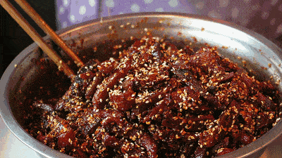 天然调料在真空环境下,能均匀地,温和地渗透到每个牛肉细胞中,无论是