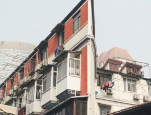 上海最奇特的居民楼，最窄的地方20厘米，游客：可以住人？