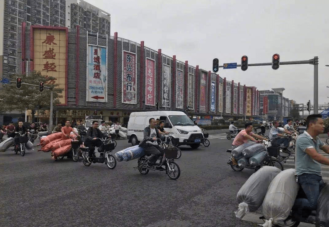 广州的一城中村，曾经的车水马龙，现如今一去不返
