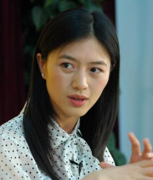 曾打败章子怡夺影后,31岁嫁豪门8年继承百亿,守寡6