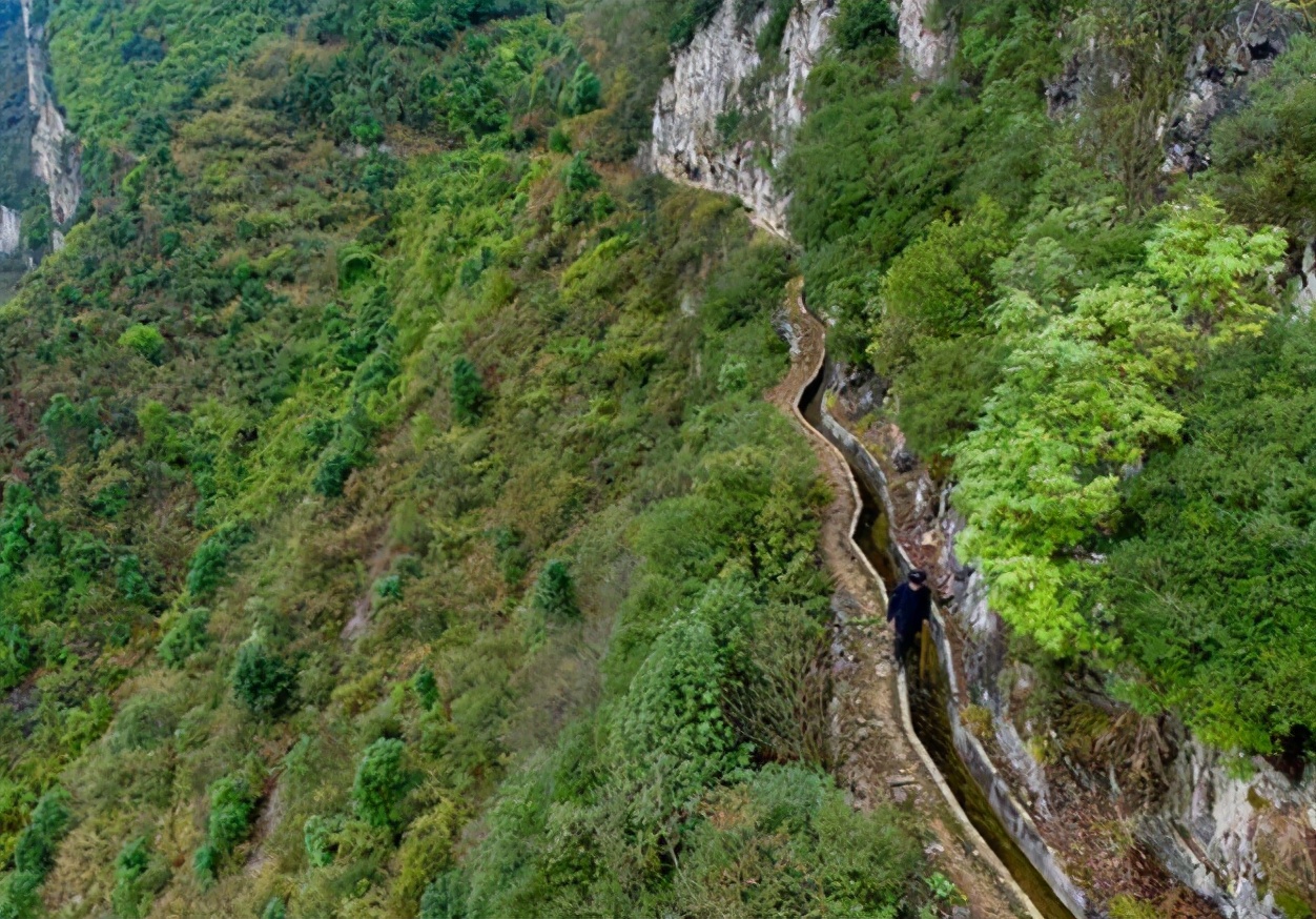 当代愚公黄大发:花36年时间,开凿悬崖9400米的救命渠