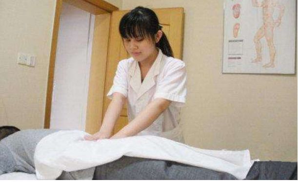 23岁女按摩女爱上32岁大叔,恋爱一年后大叔却说不合适_手机搜狐网