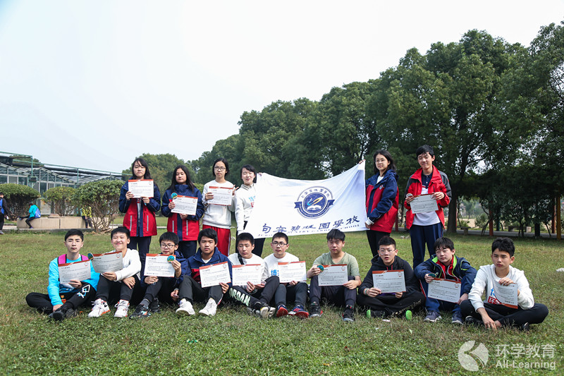 孩子们荣获"太湖毅行"研学证书