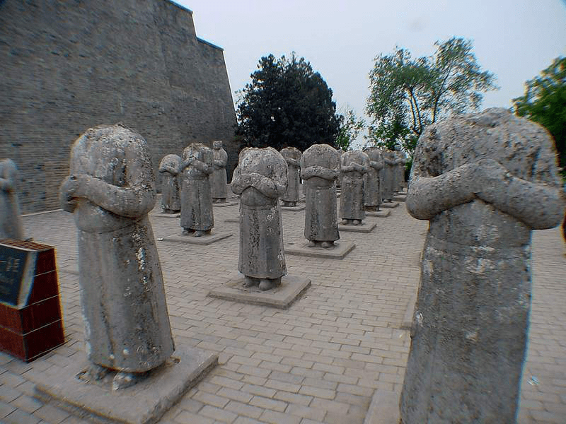 两位农民解开了武则天墓前61尊无头石像之谜