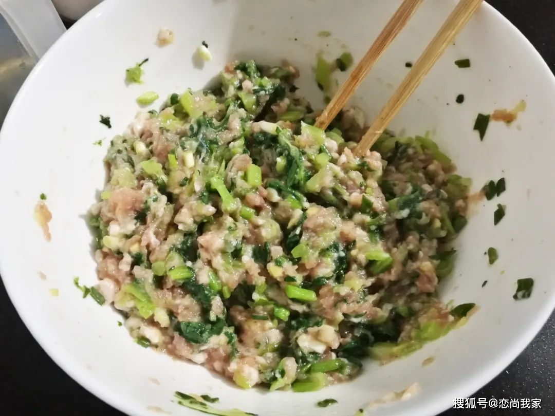 原創萬能的菜肉餡,做包子和餃子都適合,這個菜肉包孩子吃一個準飽!