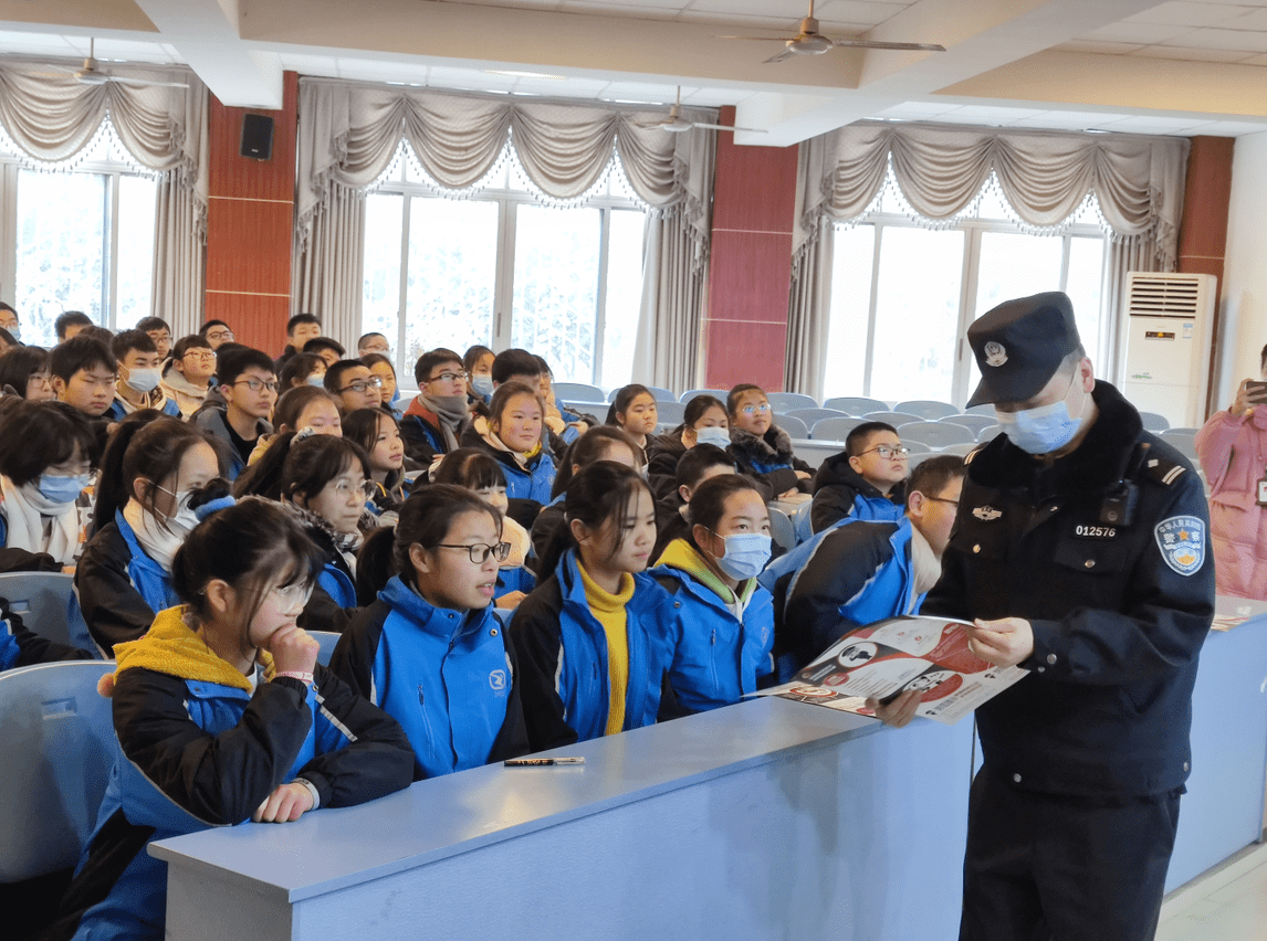 青白江中学开展禁毒与防诈骗法治讲座