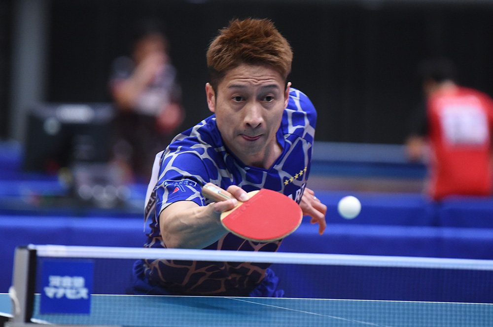 虽然已经40岁,但是吉田海伟一路闯进了男单16强,碰到了日乒主力丹羽