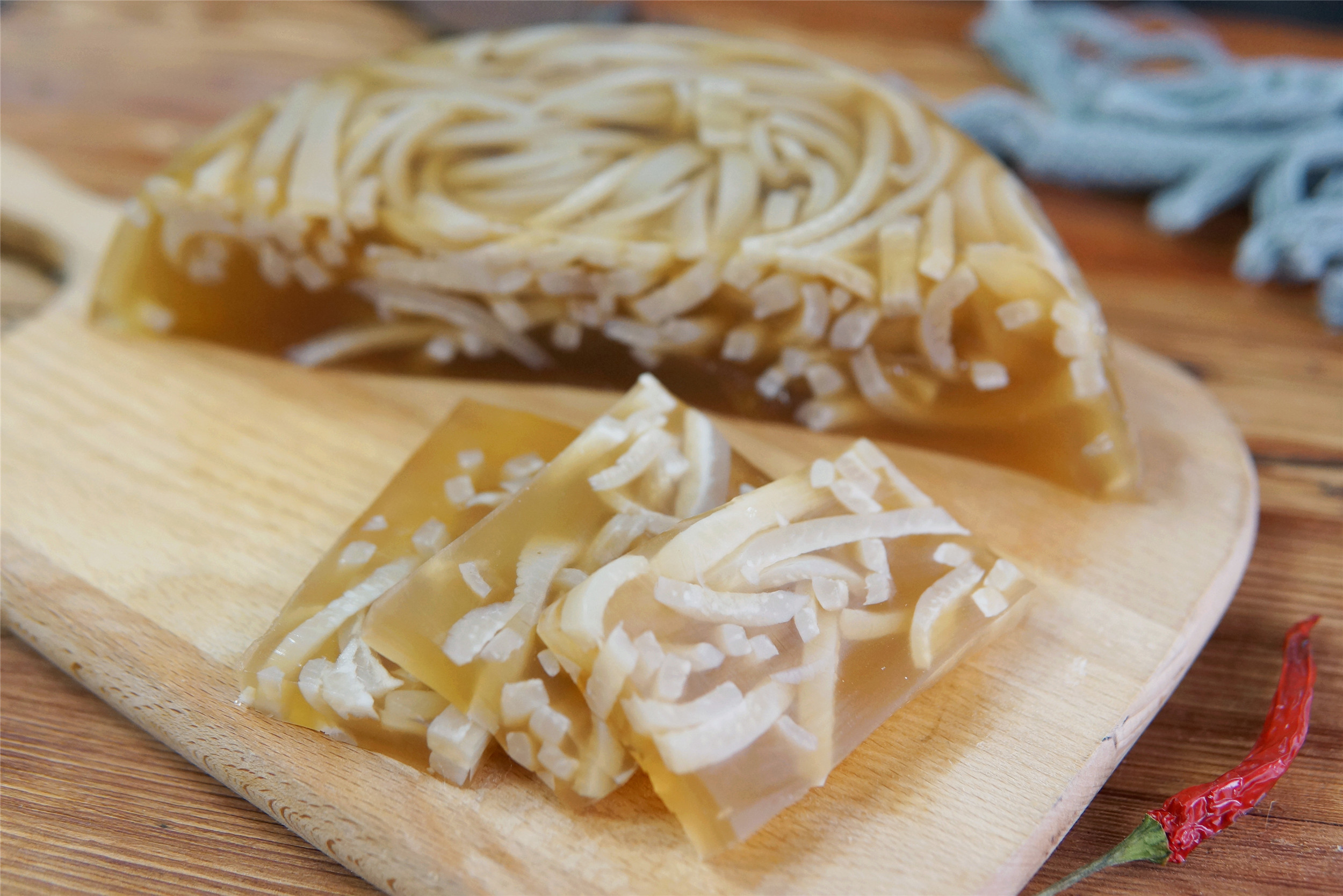 过年做猪皮冻,牢记"2不用",皮冻筋道弹牙紧实,好吃没异味