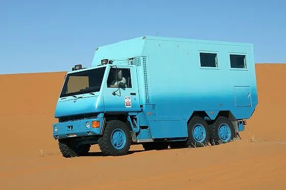 布赫房车你见过吗?配4.2l发动机6轮驱动,越野不输乌尼莫克