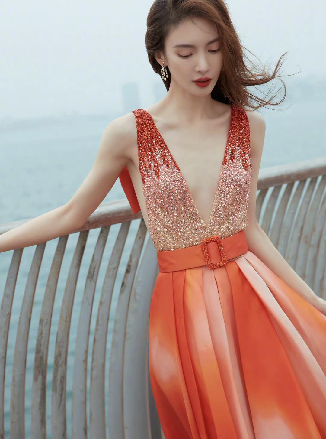亮橙色裙子造型