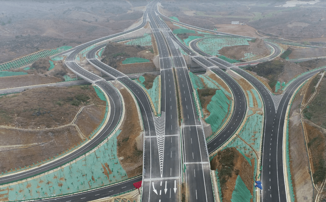 文山州这条高速路即将通车50分钟到达