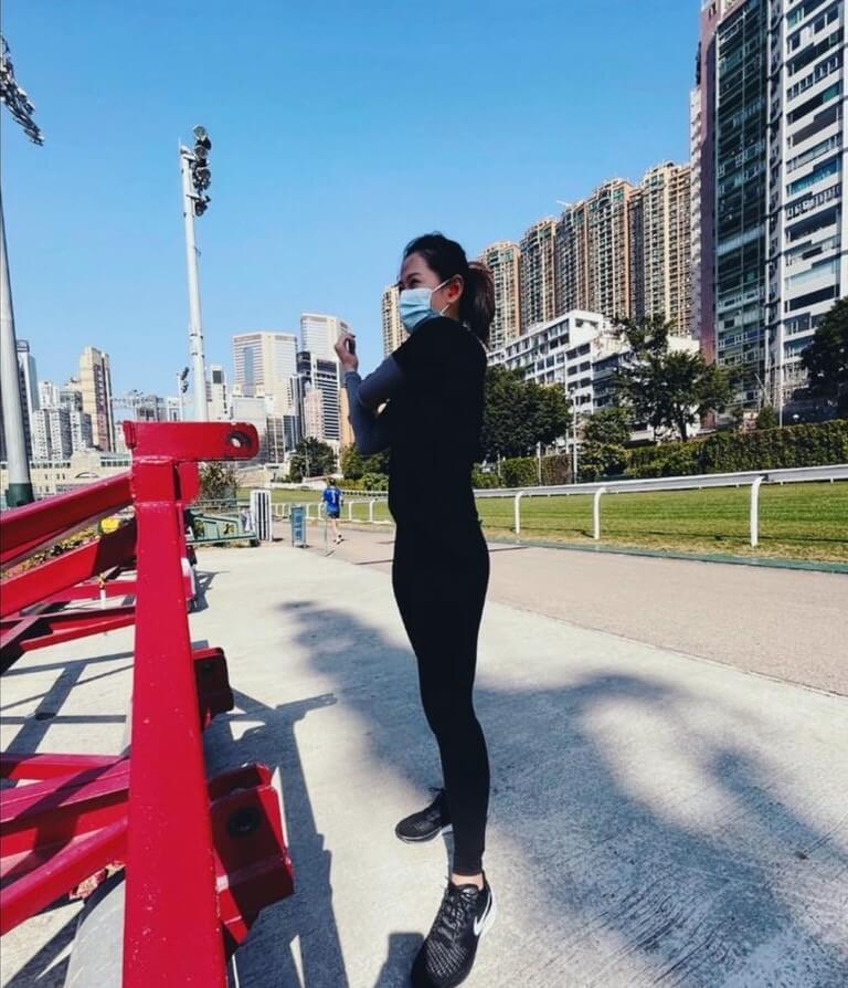 爷爷是开国元勋,爸爸则是著名的企业家,堂姐叶静子是伏明霞曾经的经纪