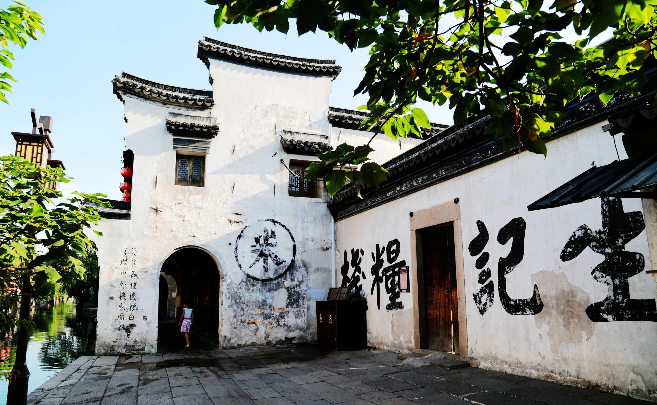 中国这座小镇，被评为“全球十大最美小镇”：曾因张艺谋电影而闻名