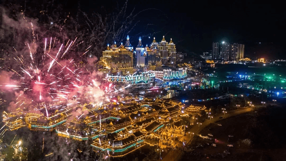 比泼水节更浪漫的节日，邂逅傣泐化灯展，点亮心中的期许～