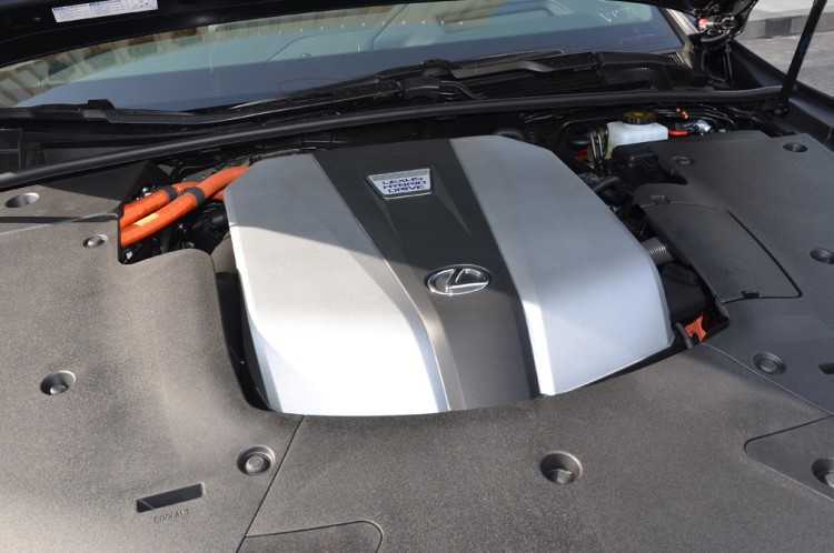 5l自然吸气发动机与电动机所组成的混动系统,发动机最大功率220kw