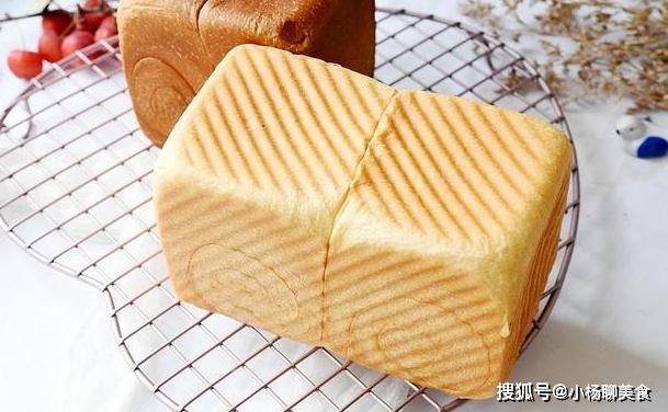 家里就能做出原汁原味又好吃的烤面包,既健康又好吃,孩子爱吃