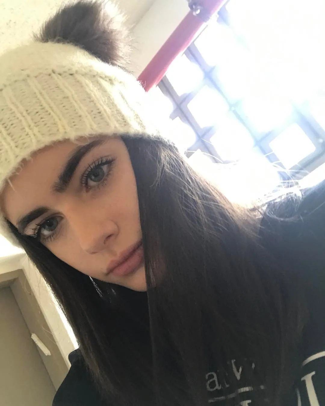 艳压黑寡妇和神奇女侠,年仅19岁的她是2020全球最美面孔!_yael