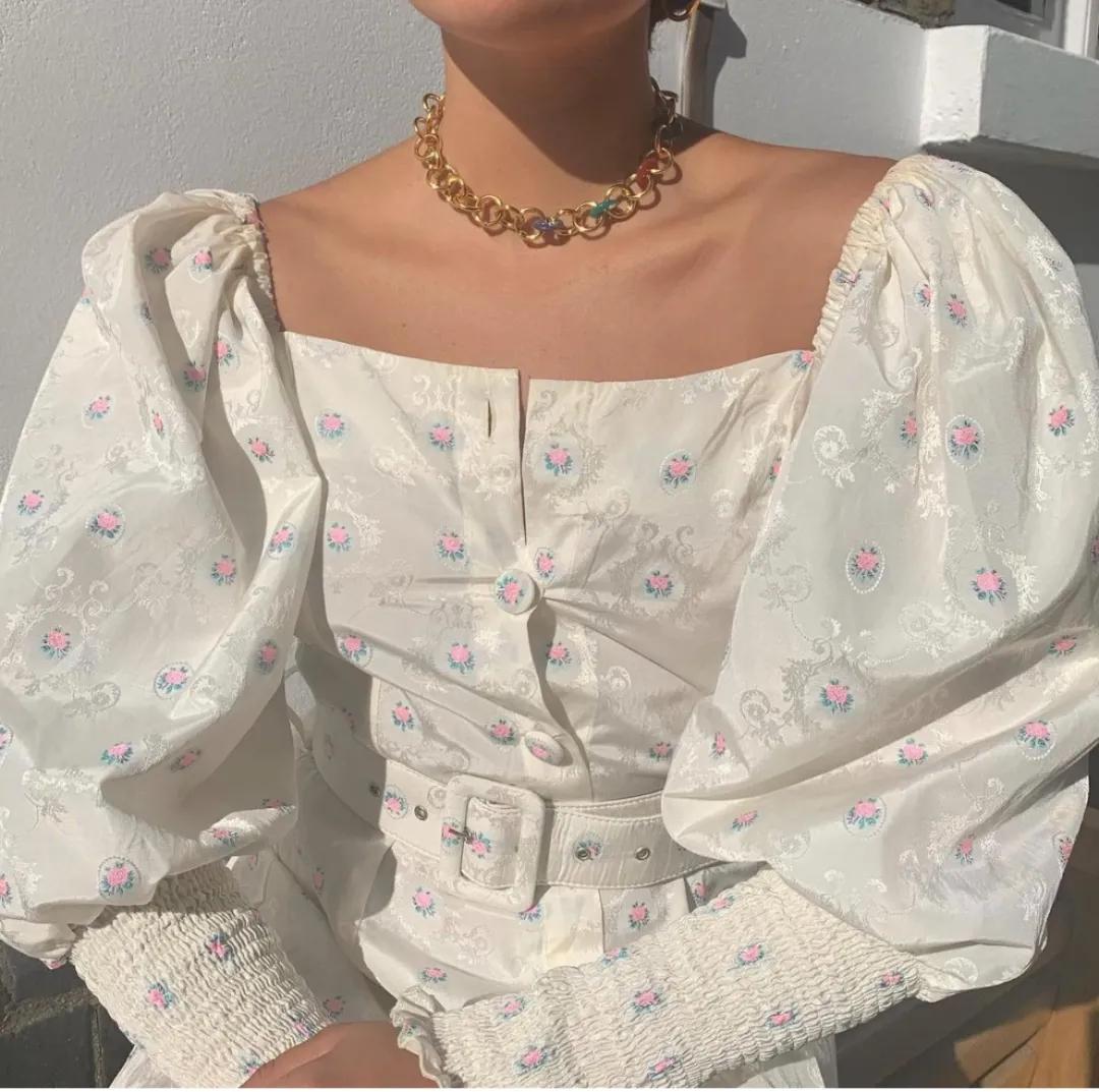 今天还是痴迷于欧洲宫廷风泡泡袖的一天