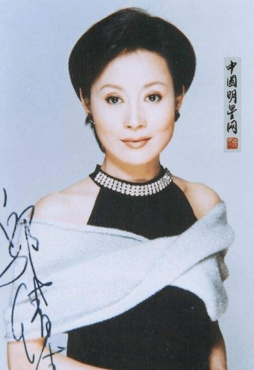 她挤走原配嫁导演,结婚19年不生娃被抛弃,今65岁仍孤身一人