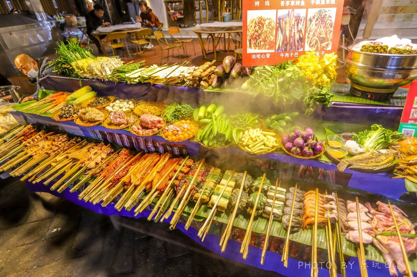 西双版纳美食全攻略，湄公河边的打卡地，沉浸星光夜市的狂欢中烧烤6kw