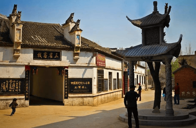 中国最霸气的街道：一脚踏三省，三省成一镇，邻居之间需打长途