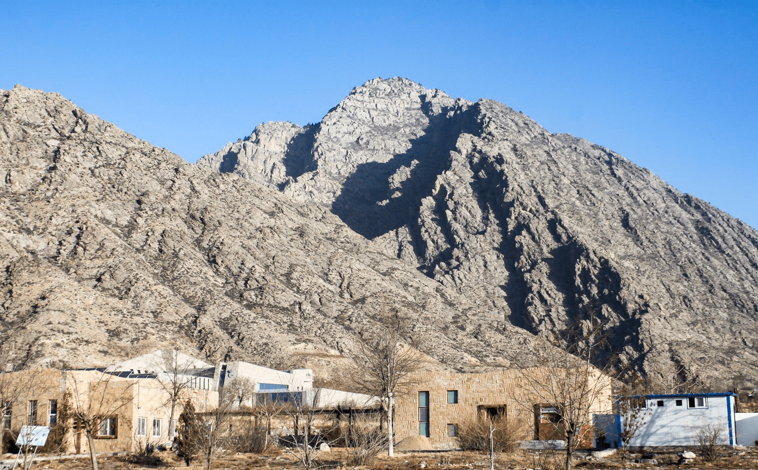 西海固,广义上是宁夏回族自治区南部山区的代称,狭义上代表三个县市