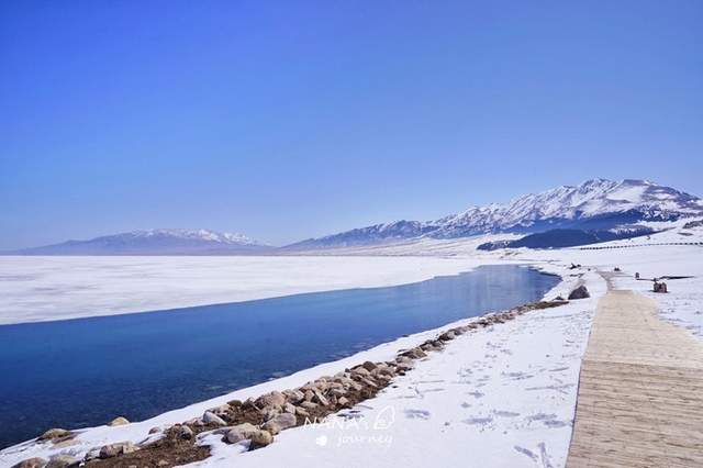 北疆最美的湖泊，冬天是一片冰雪世界，更能看到神奇蓝冰